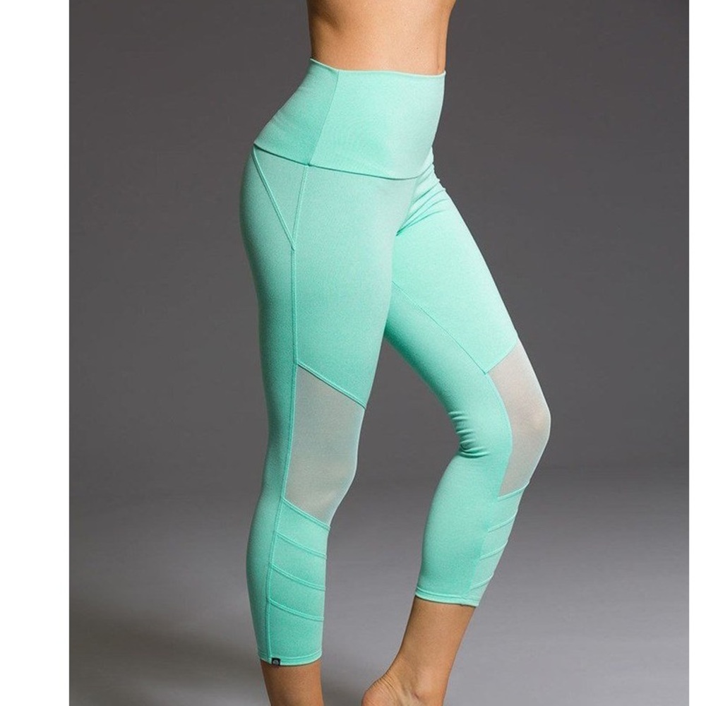 Onzie Flow Moto Midi Leggings in Color Jade Size XS